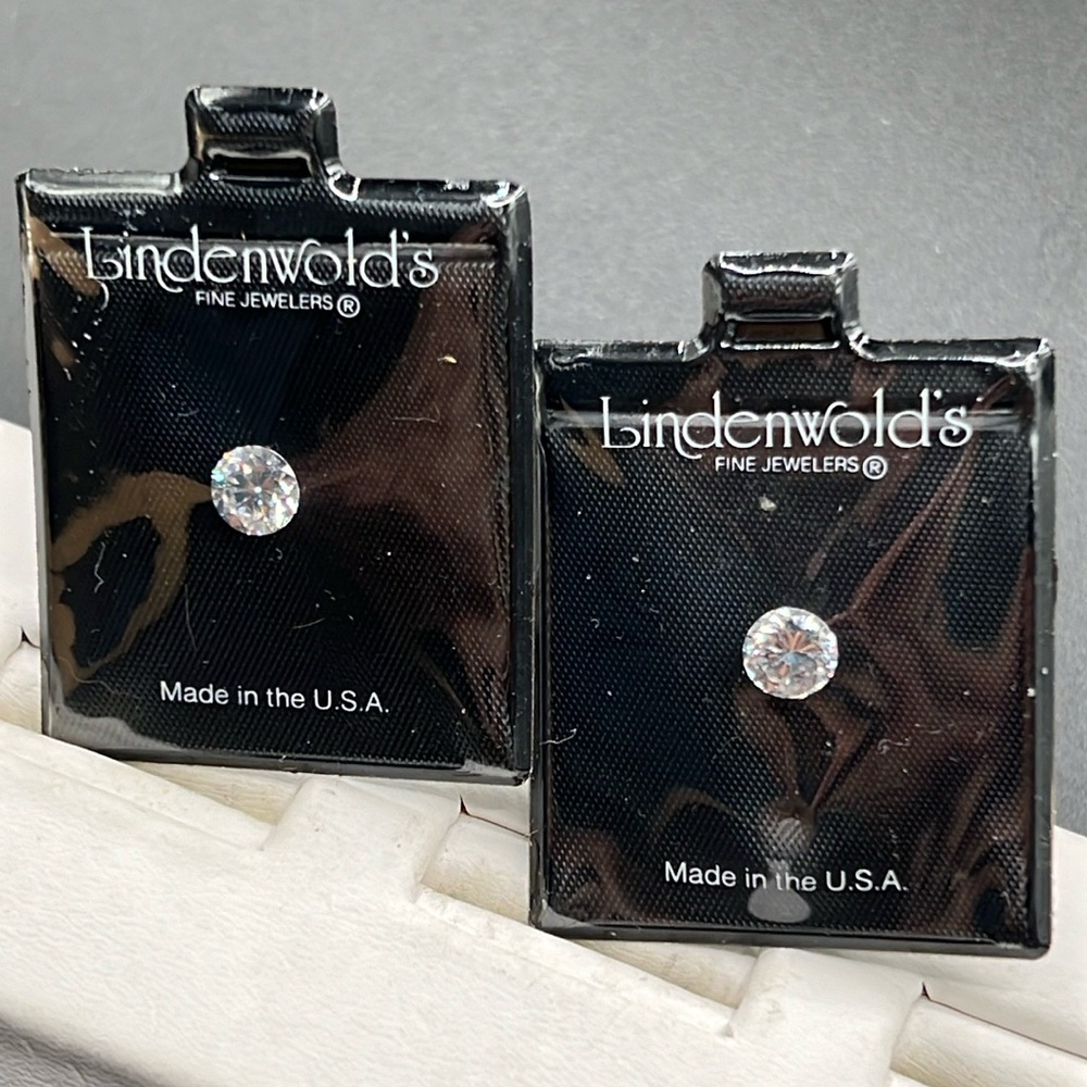 Lindenwold’s set of 2 Cubic Zirconia loose gems